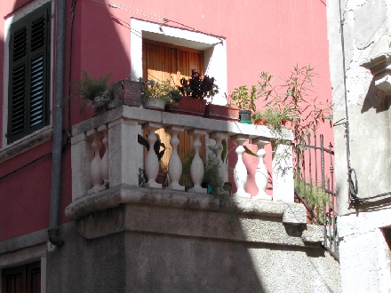 ROVINJ > Altstadt > Gasse - Balkon