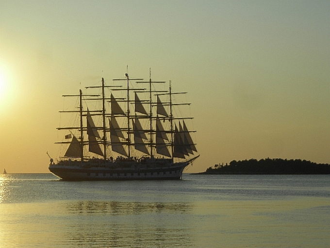 Rovinj > Bahnhof > "ROYAL CLIPPER"