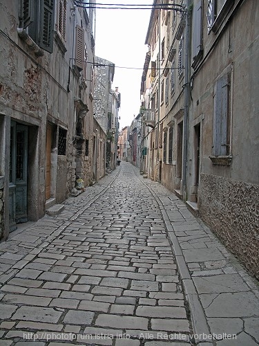 ROVINJ > menschenleere Gasse