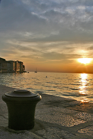 ROVINJ > Abenddämmerung am Meer