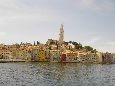 ROVINJ > Altstadt > Panorama vom Meer aus