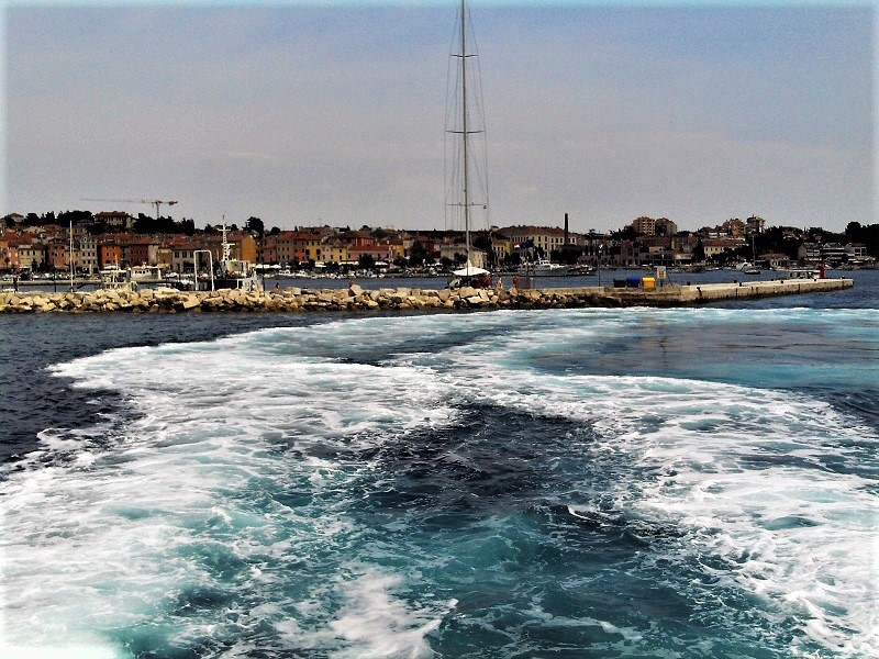 Istrien: ROVINJ > Blick vom Wasser