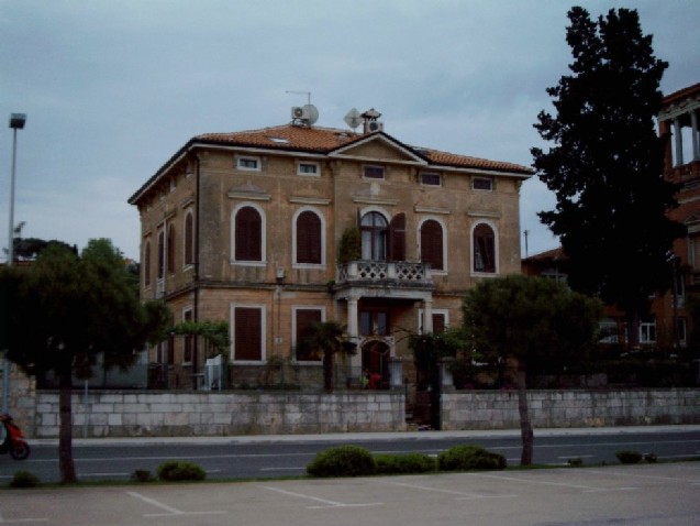 Rovinj >Impressionen> schöne Villa am nördlichen Ortsende