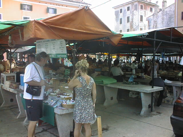 ROVINJ > Trg Valdibora > Marktplatz