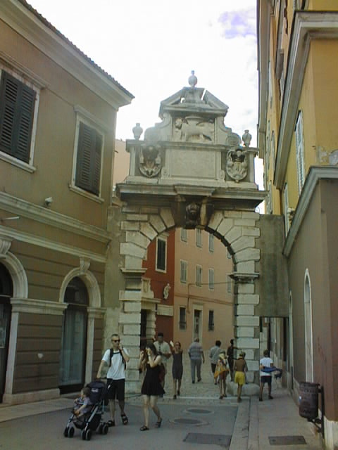 ROVINJ > Altstadt > Balbi-Bogen - Zugang zur Altstadt