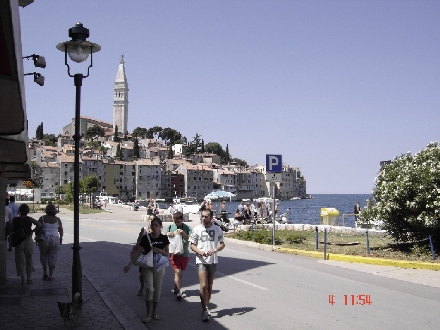 ROVINJ > Valdibora < Uferstraße am Parkplatz