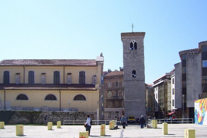 RIJEKA > Kirche Maria Himmelfahrt + Schiefer Turm