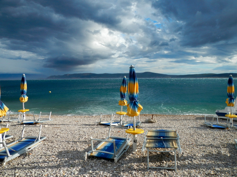 Crikvenica > bei Bura am Strand