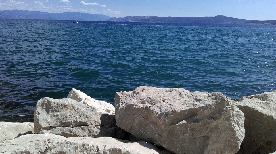 * Kvarner Bucht-Festland: CRIKVENICA > Blick auf die Insel Krk