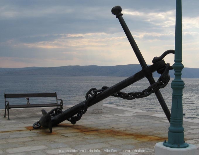 SENJ > Anker am Hafen