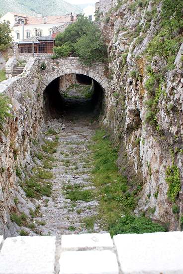 SENJ > Graben