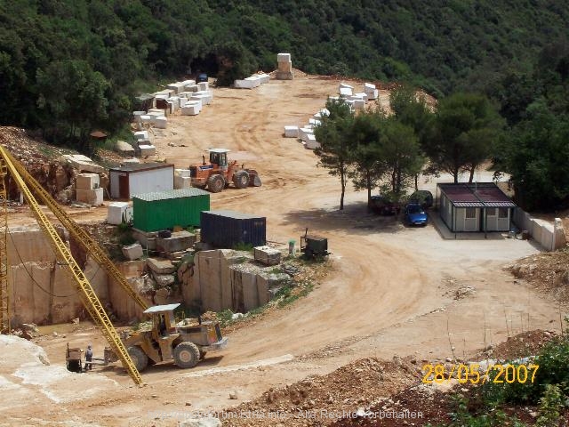 LUKA BUDAVA > Steinbruch an der Bucht auf dem Weg nach Kavran