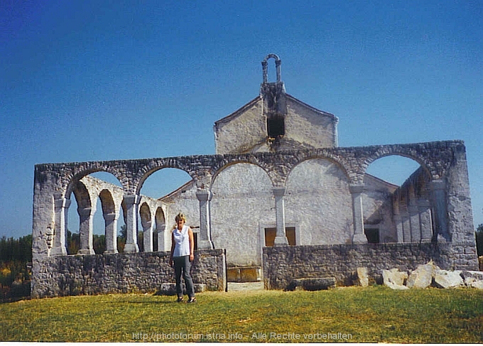 GOLUBOVO bei Midnjan > Kirche Sv. Foska