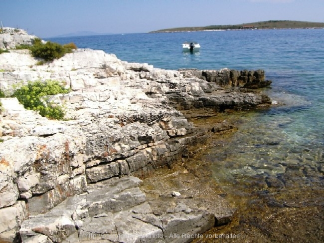 Insel TRUMBUJA > unser Strandplatz