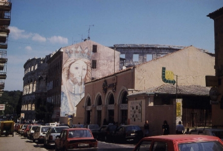 PULA > Altstadt > Istarska ulica mit Neptungemälde