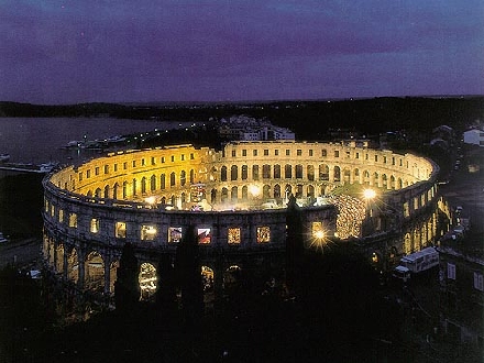 PULA > Altstadt > Amphitheater