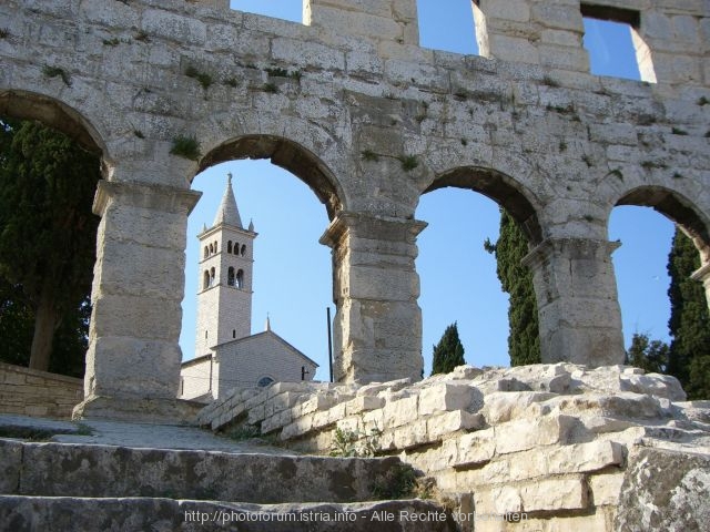 PULA > Amphitheater