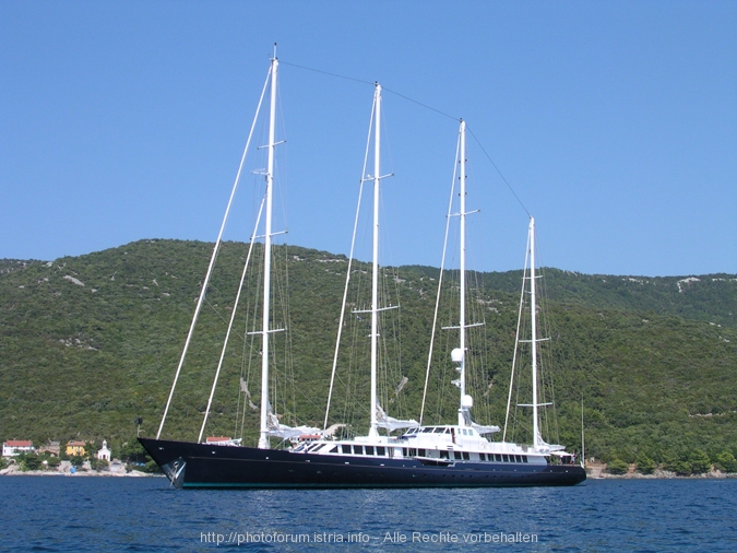 Otok CRES > Bucht von Martinscica > Blau in Blau ein australischer Viermaster