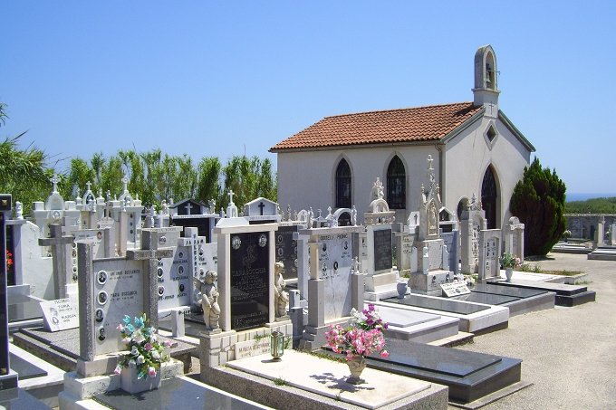 INSEL SUSAK > Oberes Dorf > Friedhof