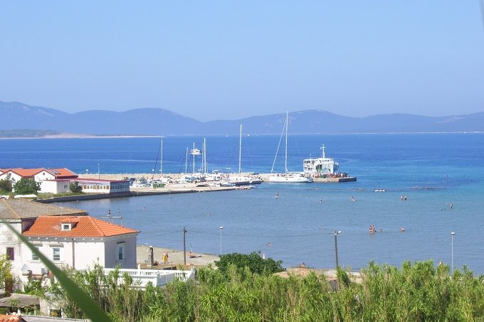 INSEL SUSAK > Blick auf den Hafen