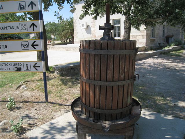 Susak > alte Weinpresse