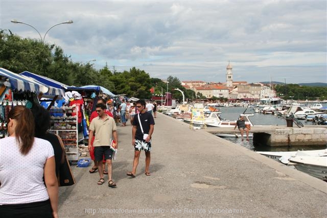 KRK > Stände am Hafen