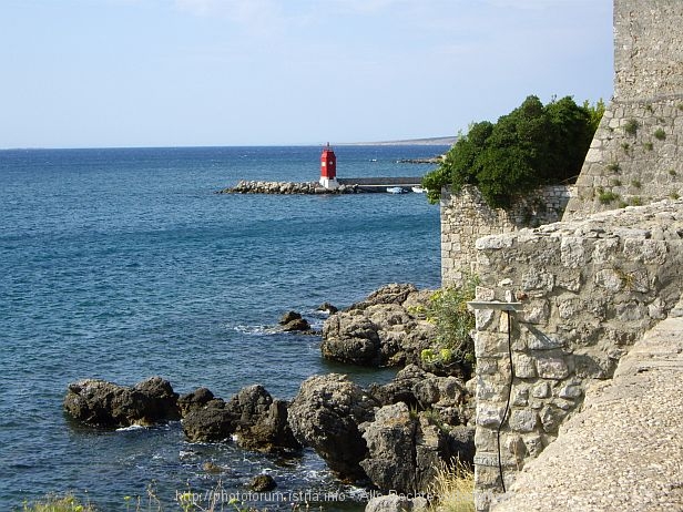 KRK > Leuchtturm vor der Altstadt