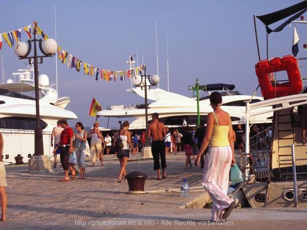 KRK > Hafen mit königlicher Yacht