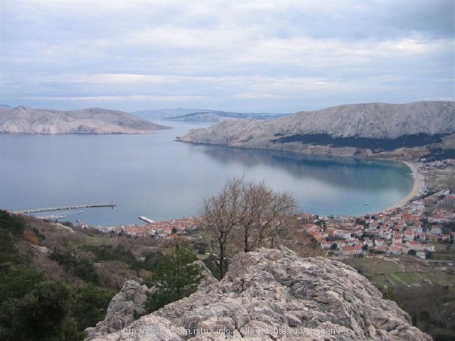 Blick auf Baska vom Weg zum Mond im Winter