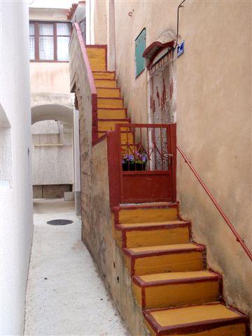 Stiegen und Stufen in Baska 4