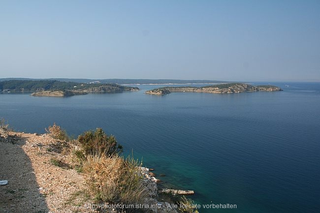 BUCHT SUPETARSKA DRAGA > Aussichtspunkt auf dem Weg von Lopar oberhaalb der Bucht VARDASKOLJ