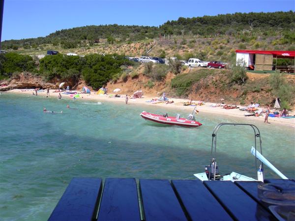 Otok RAB > Ehemaliger Fährhafen > Sandstrand