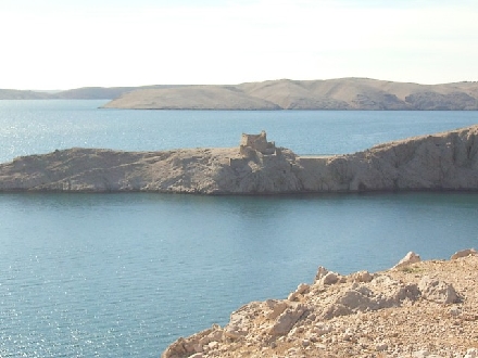 Otok PAG (Norddalmatien) > Burgruine in Nähe der Brücke zur Insel