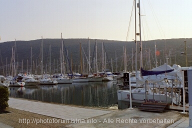 Otok CRES > Cres > AC Marina