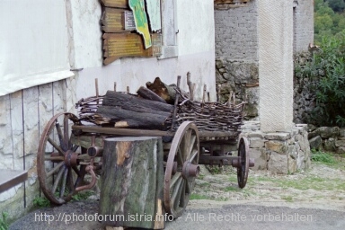 Otok CRES > Beli > Holzkarren