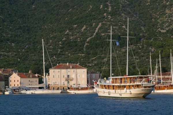 Cres Hafen