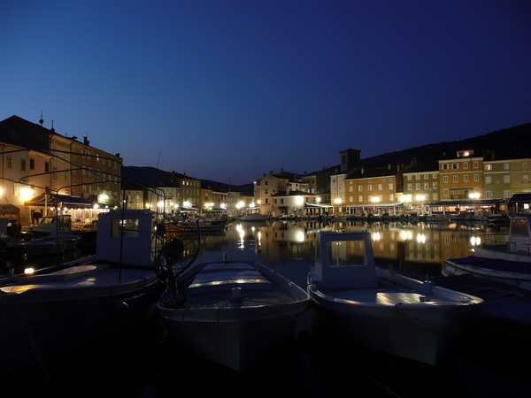 CRES>Hafen am Abend