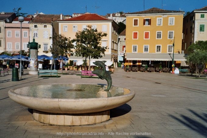 Delphinbrunnen am Hauptplatz