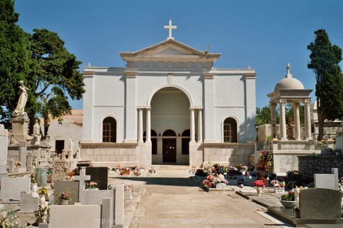 Mali Losinj > Kirche Sv. Martin und Friedhof