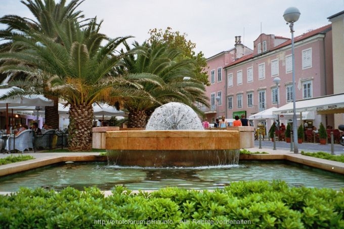 Mali Losinj > Hauptplatz > Brunnen