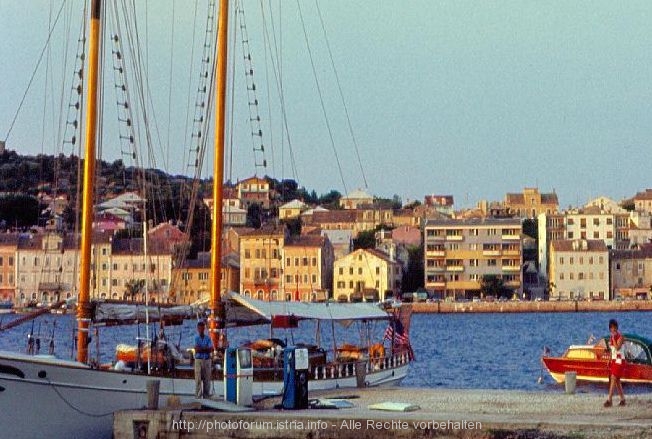 MALI LOSINJ >  1972 Tankstelle im Stadthafen