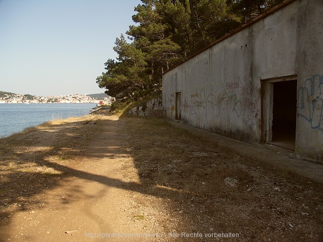 MALI LOSINJ > Hafeneinfahrt > Bunker