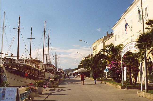 Otok LOSINJ > Mali Losinj > Hafen > Promenade