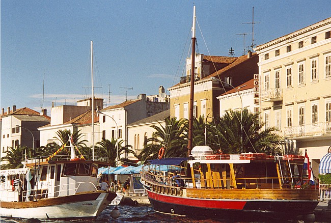 Otok LOSINJ > Mali Losinj > Hafen > Promenade