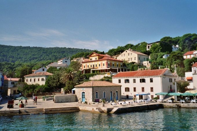 Veli Losinj > Vila San und Fischhalle