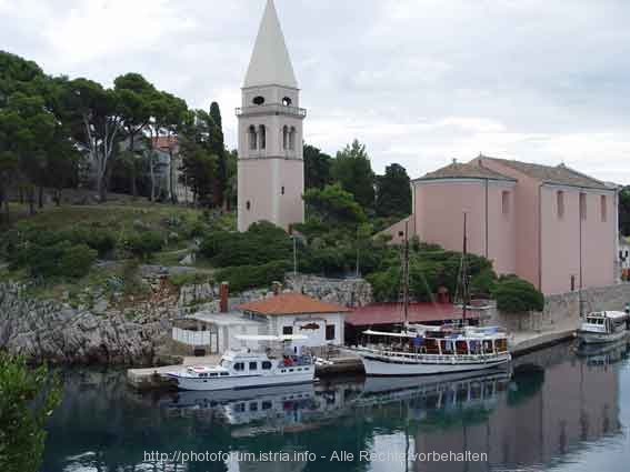 Otok LOSINJ > Veli Losinj > Bank bei der Kirche