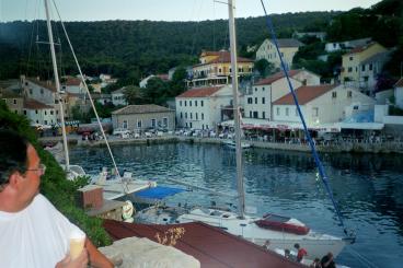 Otok Losinj > VELI LOSINJ > Blick über Stadt