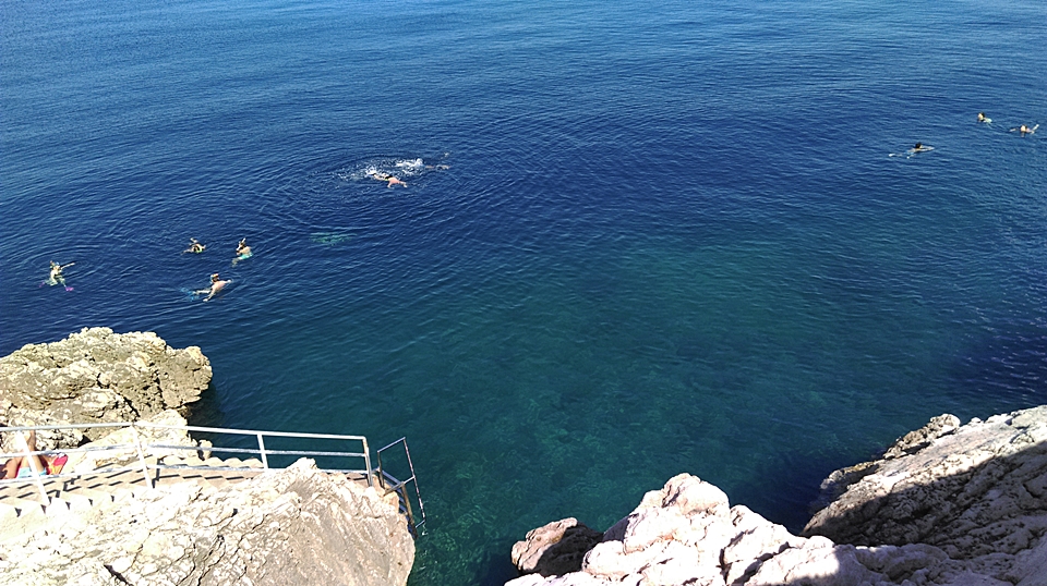 * Insel Krk: VRBNIK > Badebucht