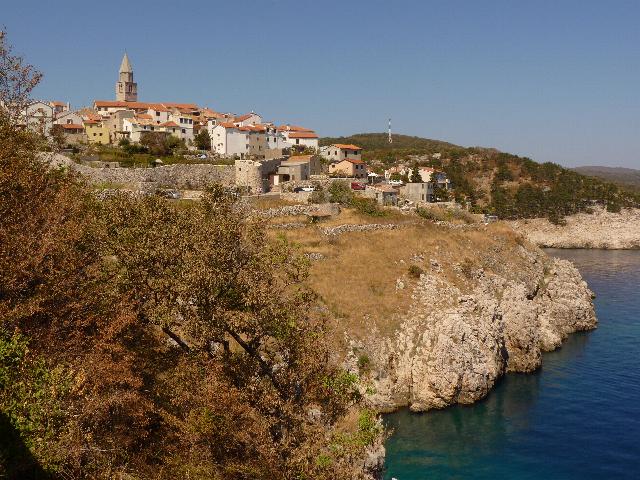 VRBNIK > Blick vom Wasser