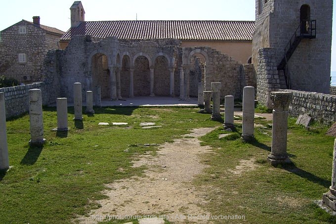 RAB > Ruinen Basilika Sveti Ivan Evandelista